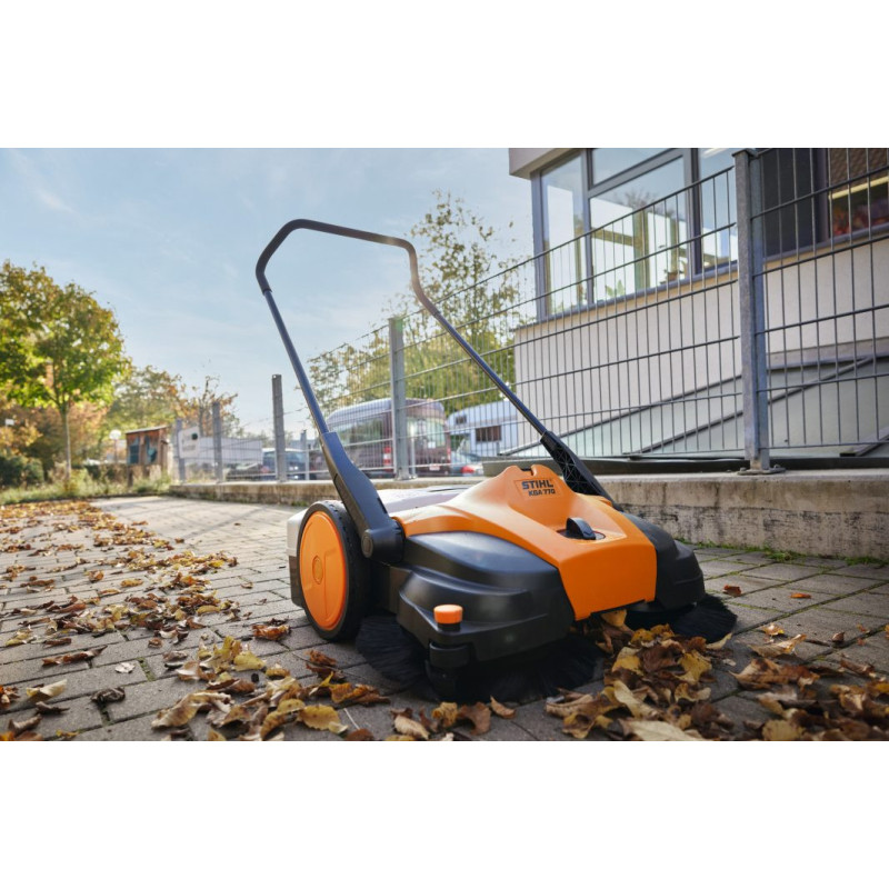 Stihl Cordless Sweeping machine KGA 770- With Battery and charger